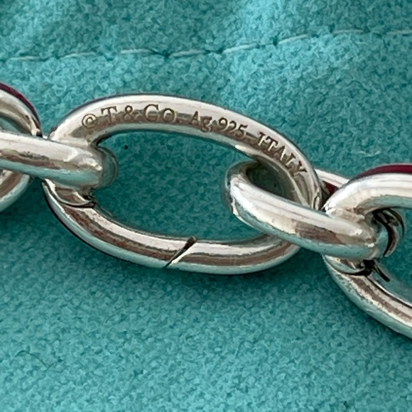 RARE Tiffany and Co. Red enamel and Sterling Silver Clasping bracelet - Picture 4 of 5